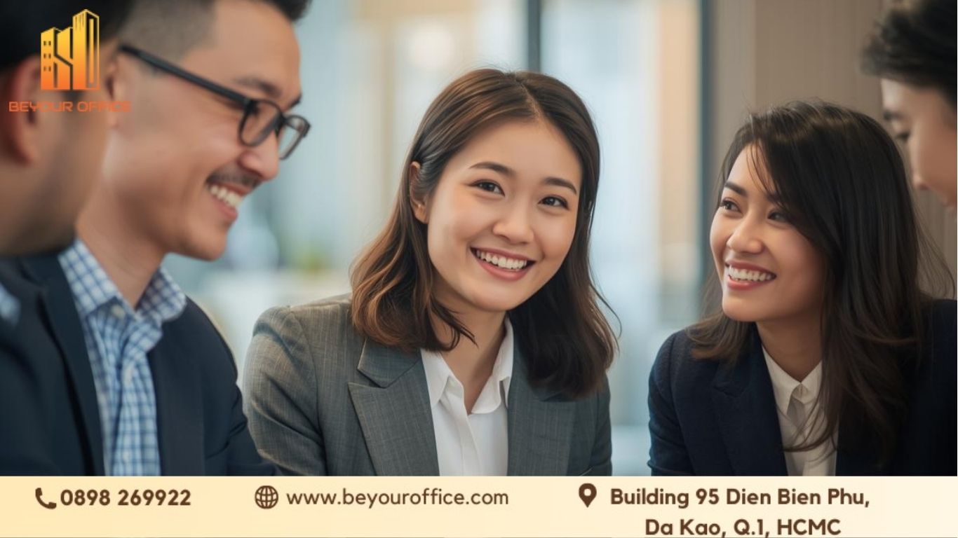 Khách hàng họp tại Beyour Office Quận 1 với không gian chuyên nghiệp